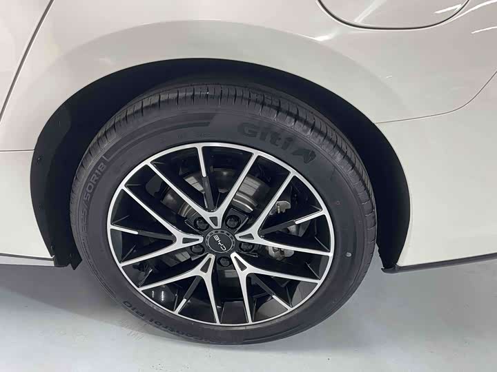 
								BYD Seal 07 DM-i 2025 1.5L 125km Luxury Edition 2025 full									