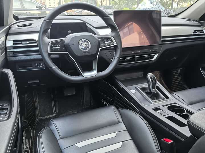 BYD Qin Pro 2019 Super Edition 1.5TI Automatic Intelligent Connected Premium Model 2019