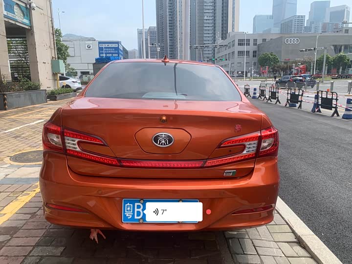 
								BYD Qin New Energy 2015 1.5T Dual Crown Flagship Plus Edition 2015 full									