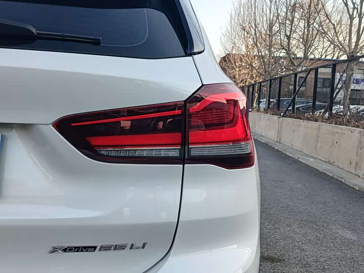 
								BMW X1 xDrive25Li Premium 2020 full									