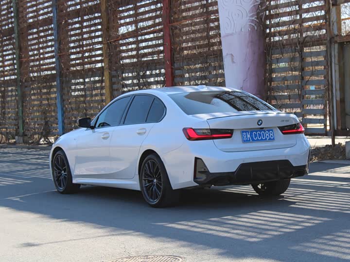 
								BMW 3 Series 325i M Sport Shadow Edition 2024 full									