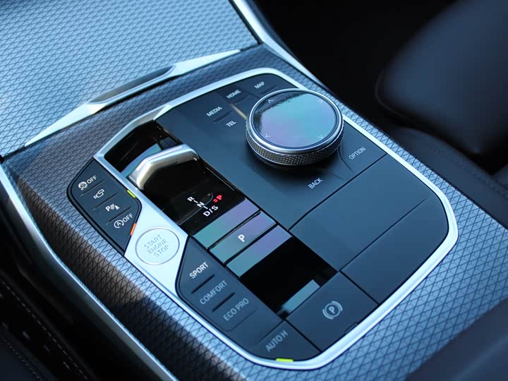 
								BMW 3 Series 325i M Sport Shadow Edition 2024 full									