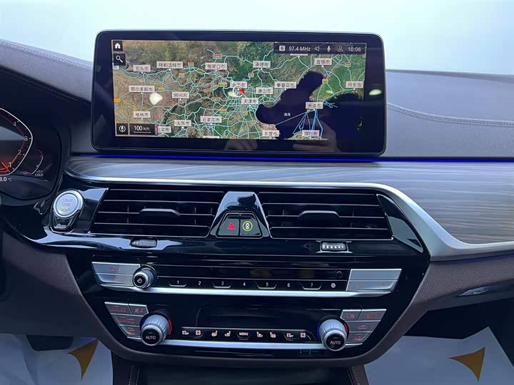 
								BMW 5 Series 530Li Luxury Package 2021 full									