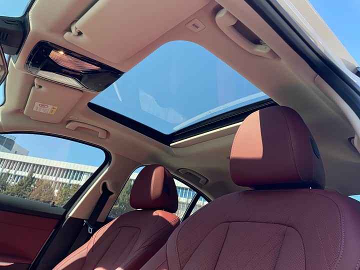 
								BMW 3 Series 325i M Sport Package 2023 full									