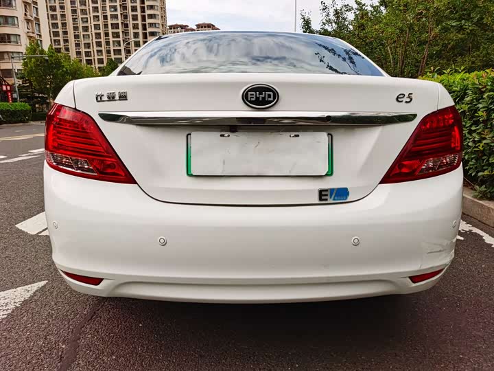 
								BYD E5 2016 300 Luxury Edition 2016 full									