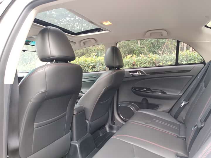 
								BYD E5 2016 300 Luxury Edition 2016 full									