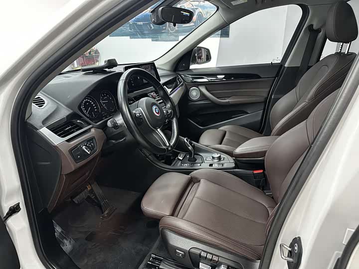 
								BMW X1 facelift sDrive25Li Leading Edition 2021 full									