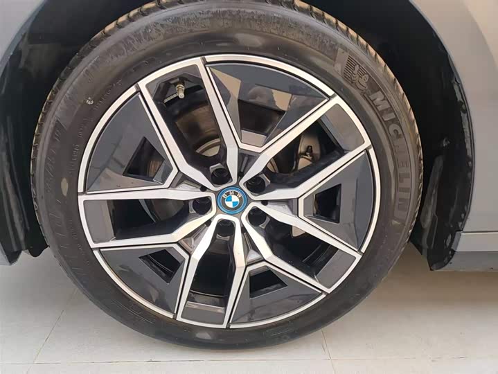 
								BMW i5 eDrive 35L M Sport Package 2024 full									