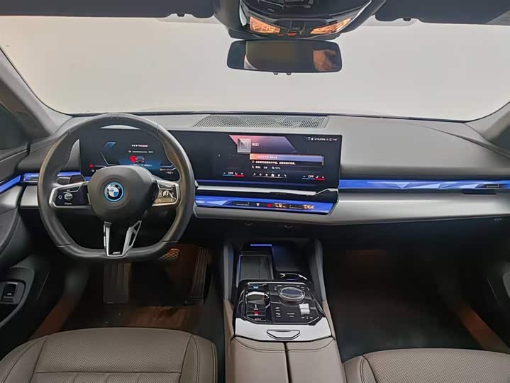 
								BMW i5 eDrive 35L M Sport Package 2024 full									