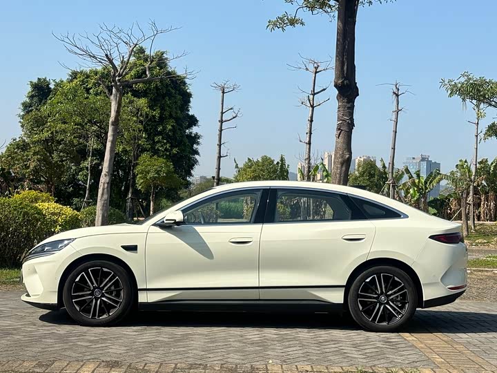 
								BYD Qin L 2025 EV 545KM Premium Edition 2025 full									