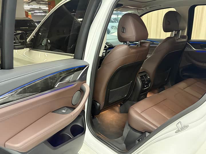 
								BMW X3 2020 xDrive30i Leading M Sport Package 2020 full									