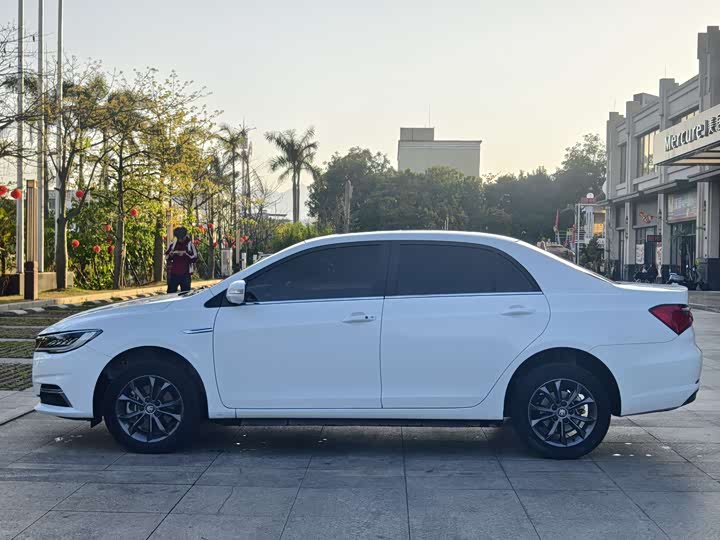 
								BYD Qin New Energy 2019 Travel Edition 2019 full									