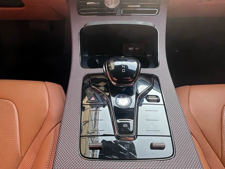 
								BYD 2022 Han DM-i 121KM Premium Edition 2022 full									