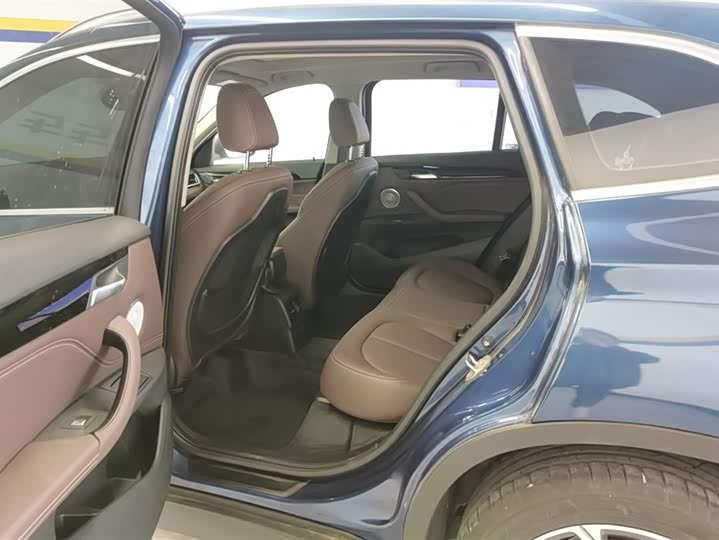 
								BMW X1 2022 sDrive25Li Leading Edition 2022 full									