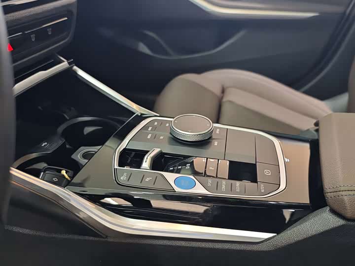 
								BMW i3 eDrive 35L 2024 full									