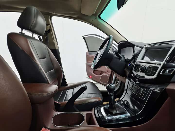 
								BYD Surui 1.5L Manual Deluxe Edition 2015 full									