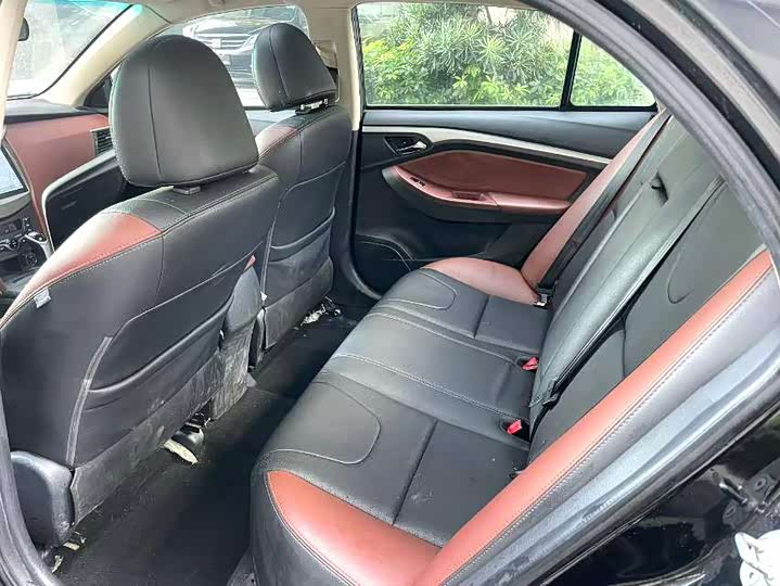 
								BYD G5 2014 1.5TID Automatic Premium Edition 2014 full									