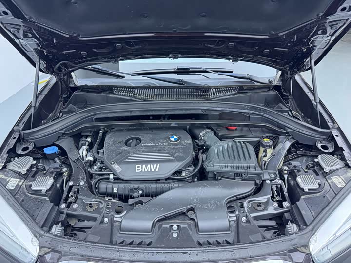 
								BMW X1 sDrive20Li Leading Edition 2018 full									