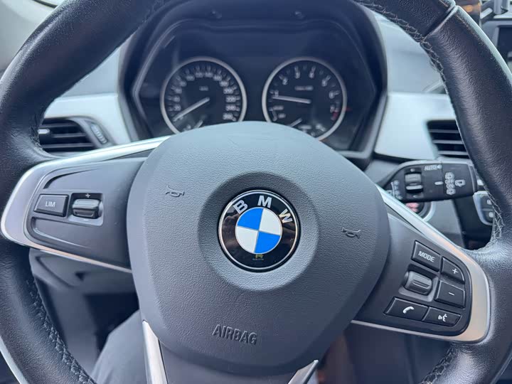
								BMW X1 sDrive20Li Leading Edition 2018 full									