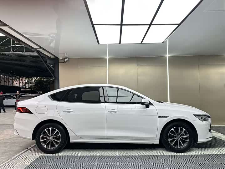 
								BYD Qin PLUS 2024 Glory Edition DM-i 55KM Leading Model 2024 full									