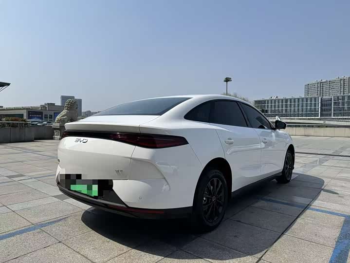 
								BYD BYD e7 2025 520 Smart Travel Edition 2025 full									