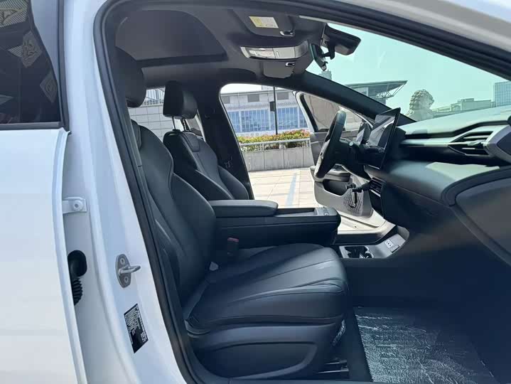 
								BYD BYD e7 2025 520 Smart Travel Edition 2025 full									