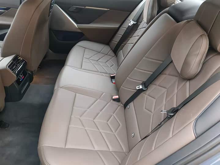 
								BMW i5 eDrive 35L M Sport Package 2024 full									