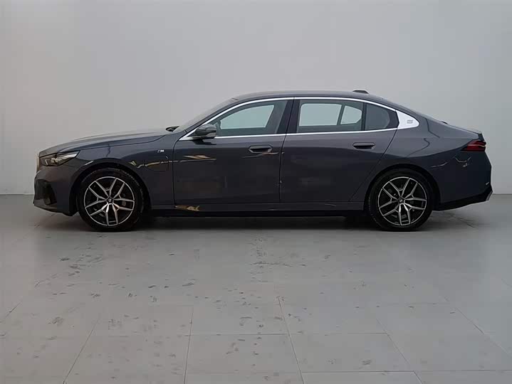
								BMW i5 eDrive 35L M Sport Package 2024 full									
