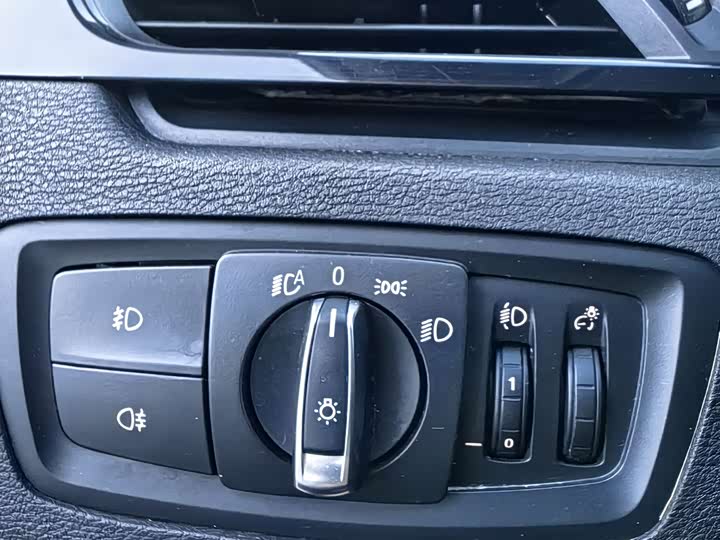 
								BMW X1 sDrive18Li Fashion Edition 2019 full									