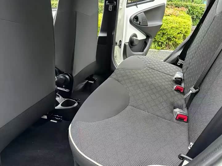 
								BYD F0 2015 1.0L AMT Cool Edition 2015 full									