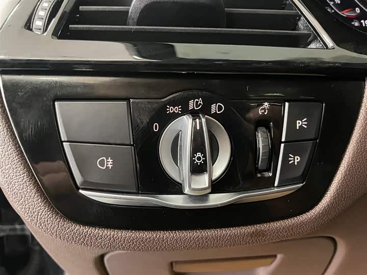 
								BMW 5 Series 530Li Leading M Sport Package 2023 full									