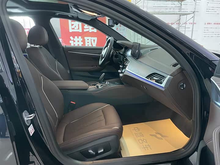 
								BMW 5 Series 530Li Leading M Sport Package 2023 full									