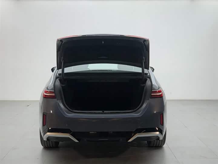 
								BMW 5 Series 525Li M Sport Package 2023 full									