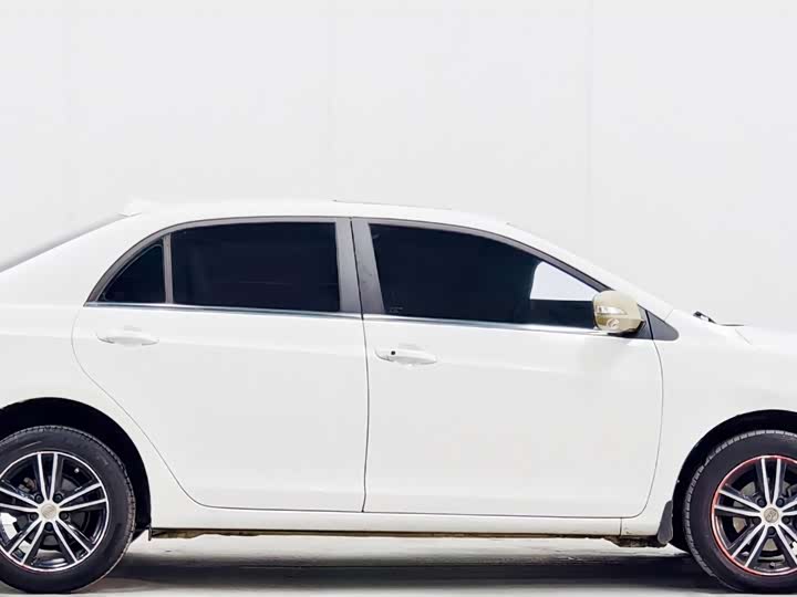 BYD Surui 1.5L Manual Deluxe Edition 2015