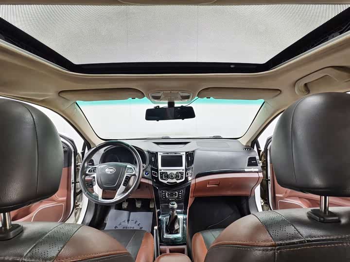 
								BYD Surui 1.5L Manual Deluxe Edition 2015 full									