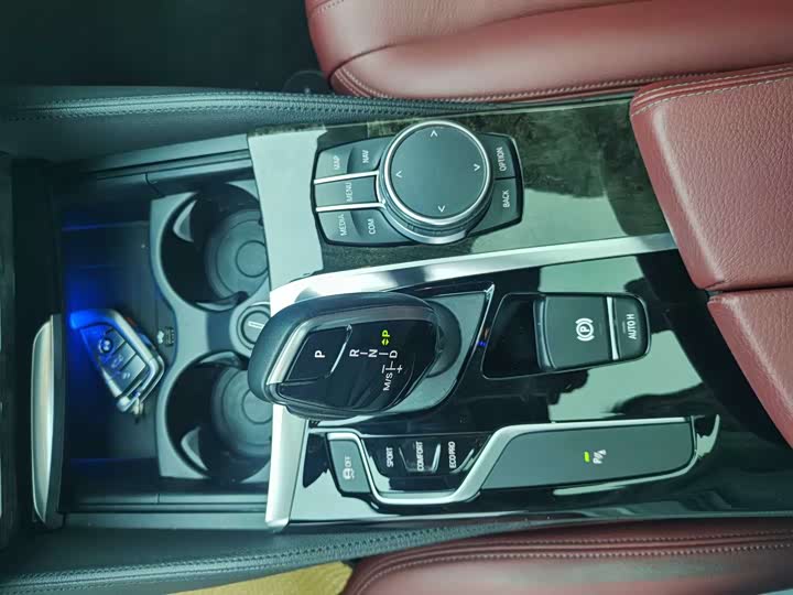 
								BMW 5 Series 530Li Leading M Sport Package 2020 full									