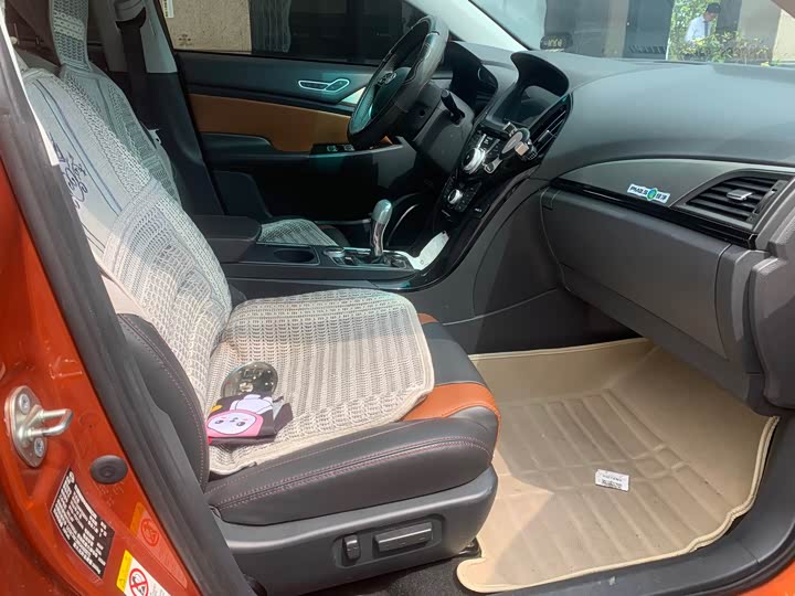 
								BYD Qin New Energy 2015 1.5T Dual Crown Flagship Plus Edition 2015 full									