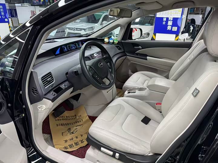 
								BYD e6 2016 400 Elite Edition 2016 full									