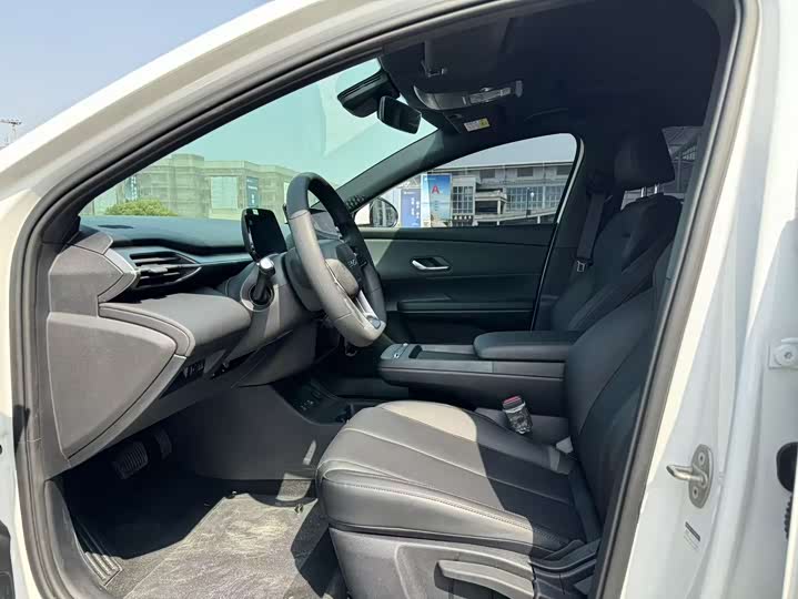 
								BYD BYD e7 2025 520 Smart Travel Edition 2025 full									