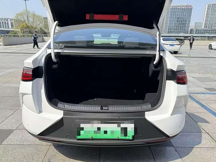 
								BYD BYD e7 2025 520 Smart Travel Edition 2025 full									