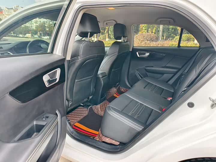 
								BYD Qin 2019 1.5L Manual Deluxe Edition 2019 full									