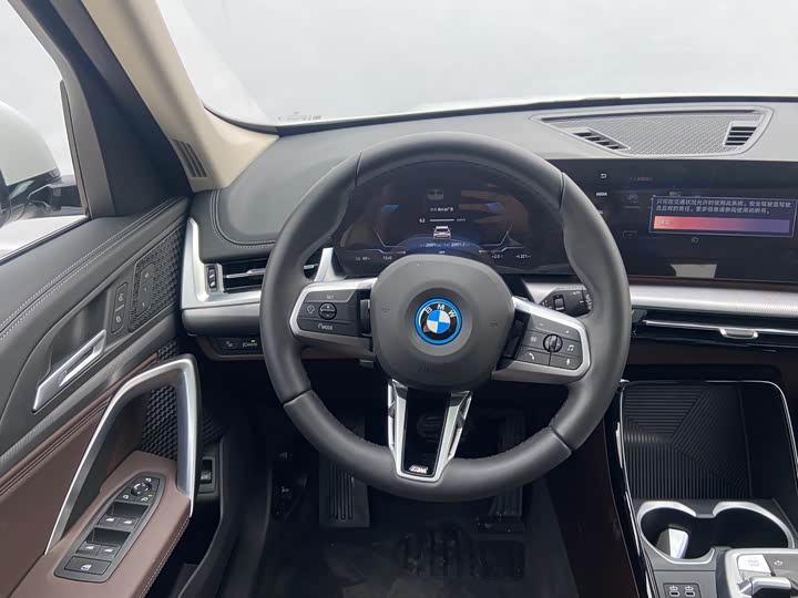 
								BMW iX1 eDrive25L M Sport Package 2025 full									