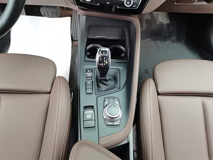 
								BMW X1 2022 sDrive25Li Leading Edition 2022 full									