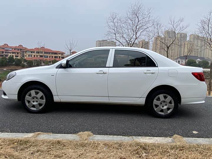 
								BYD F3 2018 1.5L Manual Fashion Edition 2018 full									