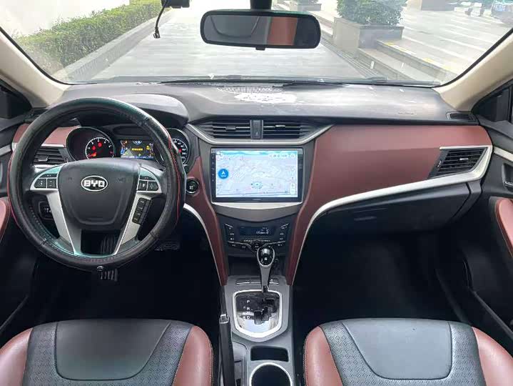 
								BYD G5 2014 1.5TID Automatic Premium Edition 2014 full									