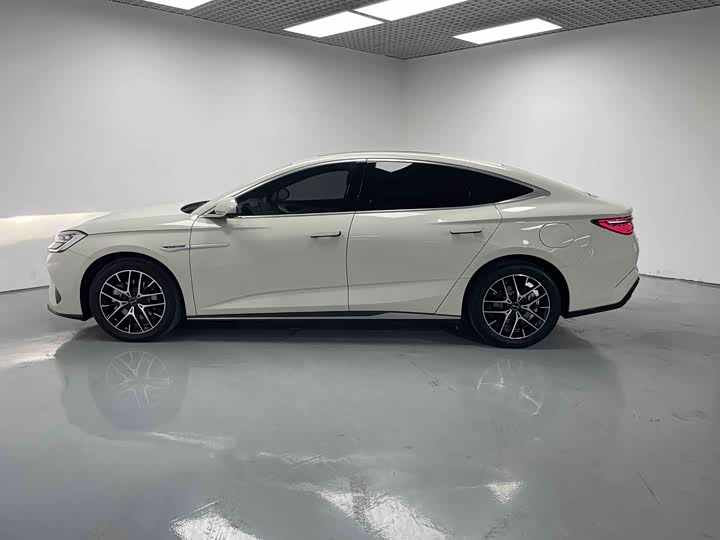 
								BYD Seal 07 DM-i 2025 1.5L 125km Luxury Edition 2025 full									