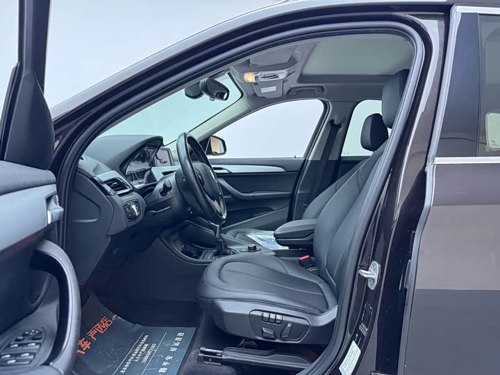 
								BMW X1 sDrive20Li Leading Edition 2018 full									