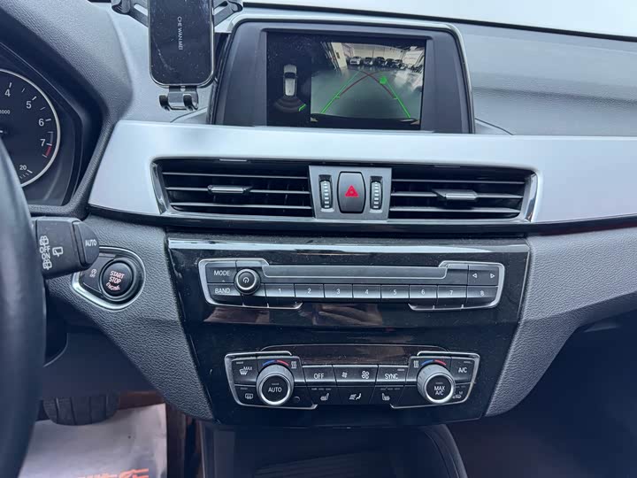 
								BMW X1 sDrive20Li Leading Edition 2018 full									