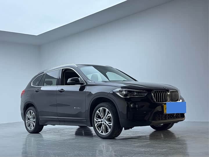 
								BMW X1 sDrive20Li Leading Edition 2018 full									