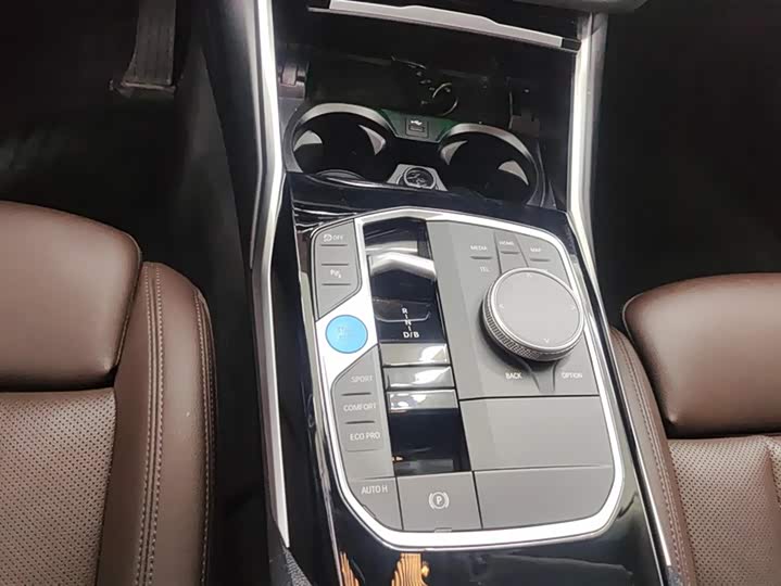 
								BMW i3 eDrive 35L 2022 full									